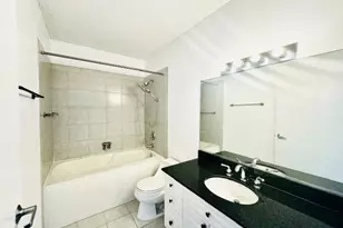 512 N McClurg Ct, Chicago, IL 60611 - Photo 13