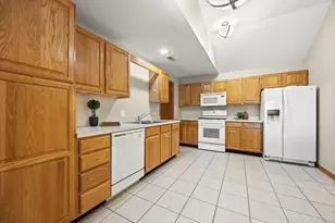 2020 St Regis Dr, Lombard, IL 60148 - Photo 7