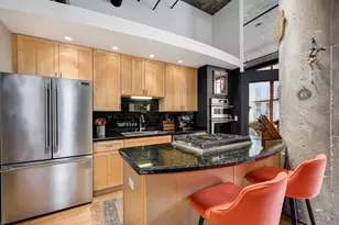 360 W Illinois Ave, Chicago, IL 60654 - Photo 15