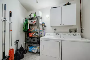 360 W Illinois Ave, Chicago, IL 60654 - Photo 27