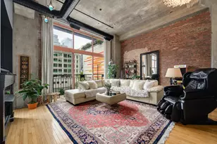 360 W Illinois Ave, Chicago, IL 60654 - Photo 9