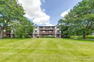 2 Timber Ln, Vernon Hills, IL 60061 - Photo 1