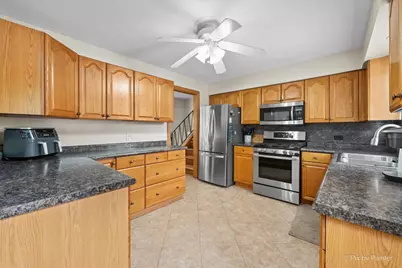 233 S Western Avenue, Bartlett, IL 60103 - Photo 9
