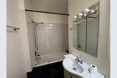 10509 S Corliss Avenue, Chicago, IL 60628 - Photo 9