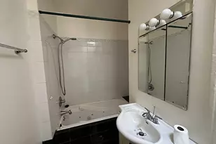 10509 S Corliss Ave, Chicago, IL 60628 - Photo 9