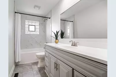 2720 N Bayview Lane, McHenry, IL 60051 - Photo 11