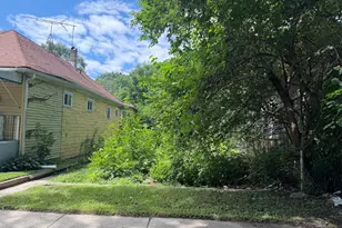 8032 S Manistee Ave, Chicago, IL 60617 - Photo 1