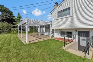 1719 W Lexington Dr, Arlington Heights, IL 60004 - Photo 9