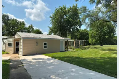 800 Lavern Avenue, Machesney Park, IL 61115 - Photo 1