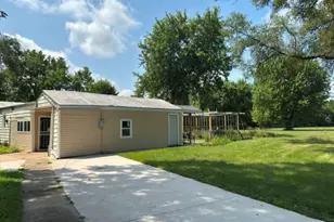 800 Lavern Ave, Machesney Park, IL 61115 - Photo 1