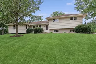540 Bluebell Ct, Lisle, IL 60532 - Photo 1