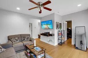 7401 N Hoyne Ave, Chicago, IL 60645 - Photo 3