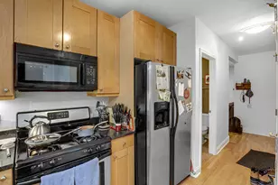 7401 N Hoyne Ave, Chicago, IL 60645 - Photo 7