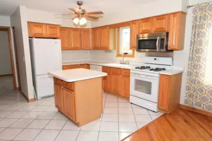 5805 W Eddy St, Chicago, IL 60634 - Photo 5