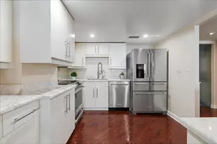 175 E Delaware Pl, Chicago, IL 60611 - Photo 13