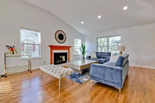 121 Commons Ct, Wheeling, IL 60090 - Photo 3
