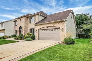 640 Downey St, Hoffman Estates, IL 60169 - Photo 3