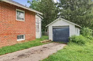 33 Delaware Ave, Danville, IL 61832 - Photo 21