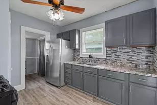 33 Delaware Ave, Danville, IL 61832 - Photo 11