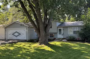 2505 Magnolia Ln, Lindenhurst, IL 60046 - Photo 1