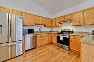 121 Commons Ct, Wheeling, IL 60090 - Photo 13
