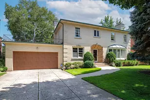 6733 N Navajo Ave, Lincolnwood, IL 60712 - Photo 1