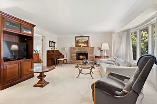 6733 N Navajo Ave, Lincolnwood, IL 60712 - Photo 3