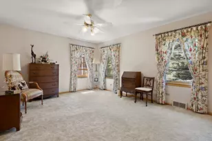 6733 N Navajo Ave, Lincolnwood, IL 60712 - Photo 13