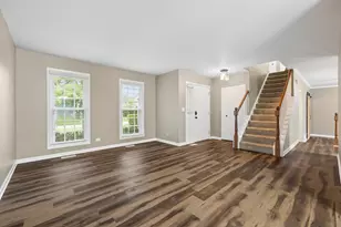 388 Woodhollow Ln, Bartlett, IL 60103 - Photo 3