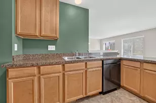 312 N Blue Jay St, Cortland, IL 60112 - Photo 11