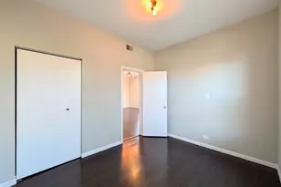 1067 W Argyle St, Chicago, IL 60640 - Photo 7