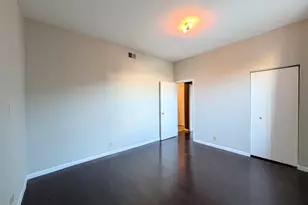 1067 W Argyle St, Chicago, IL 60640 - Photo 9
