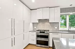 9S580 Clarendon Hills Rd, Willowbrook, IL 60527 - Photo 13
