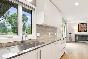 9S580 Clarendon Hills Rd, Willowbrook, IL 60527 - Photo 15