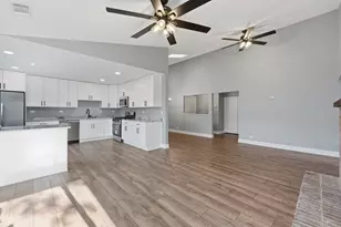 938 Hidden Lake Dr, Buffalo Grove, IL 60089 - Photo 7