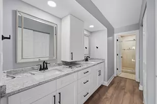 938 Hidden Lake Dr, Buffalo Grove, IL 60089 - Photo 17