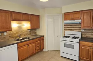 592 Lotus Ct, Wheeling, IL 60090 - Photo 5