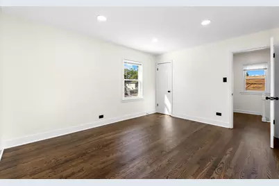 8826 S Jeffery Boulevard, Chicago, IL 60617 - Photo 27