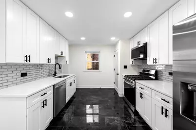 8826 S Jeffery Boulevard, Chicago, IL 60617 - Photo 13