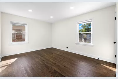 8826 S Jeffery Boulevard, Chicago, IL 60617 - Photo 25