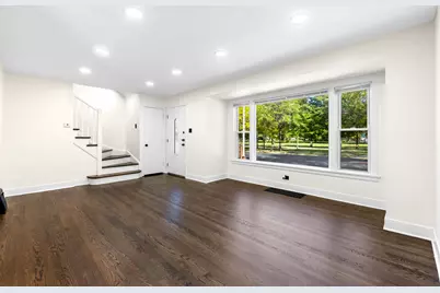 8826 S Jeffery Boulevard, Chicago, IL 60617 - Photo 5