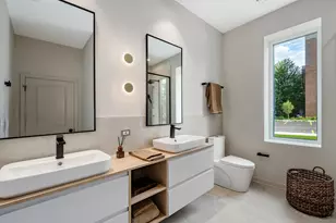 1235 N Ashland Ave, Chicago, IL 60622 - Photo 17