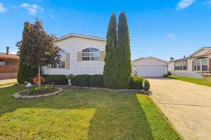 854 Aspen Dr, Manteno, IL 60950 - Photo 1