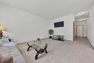 2835 Cattail Ct, Wauconda, IL 60084 - Photo 3