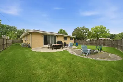 601 E Dogwood Lane, Mount Prospect, IL 60056 - Photo 3