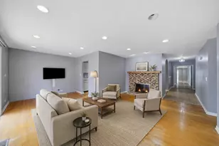 601 E Dogwood Ln, Mount Prospect, IL 60056 - Photo 5