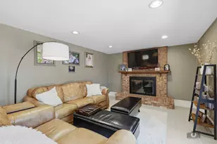 619 E Bauer Rd, Naperville, IL 60563 - Photo 11