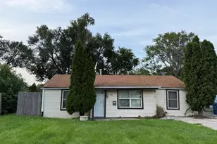 600 Parker Ave, Aurora, IL 60505 - Photo 1