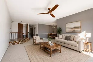 372 Springlake Ln, Aurora, IL 60504 - Photo 3