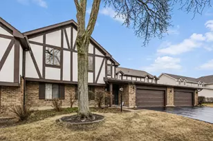372 Springlake Ln, Aurora, IL 60504 - Photo 1